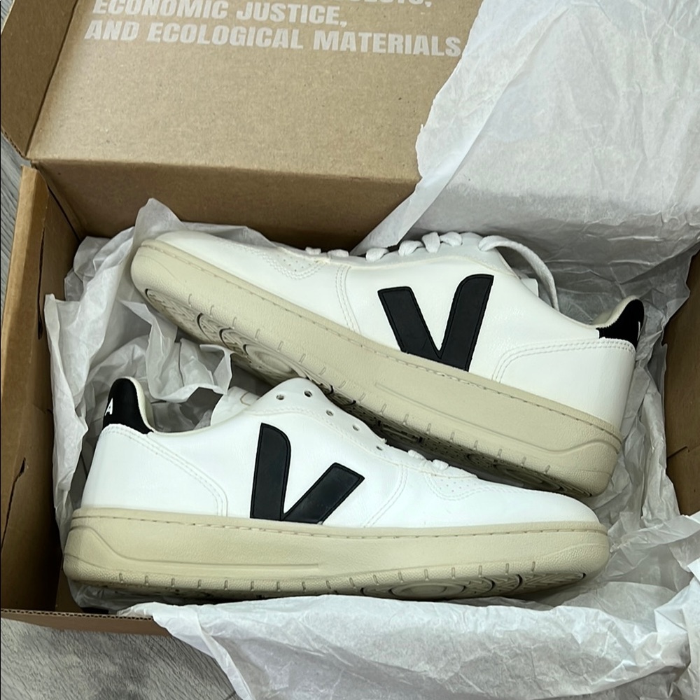 VEJA V-12 leather sneakers